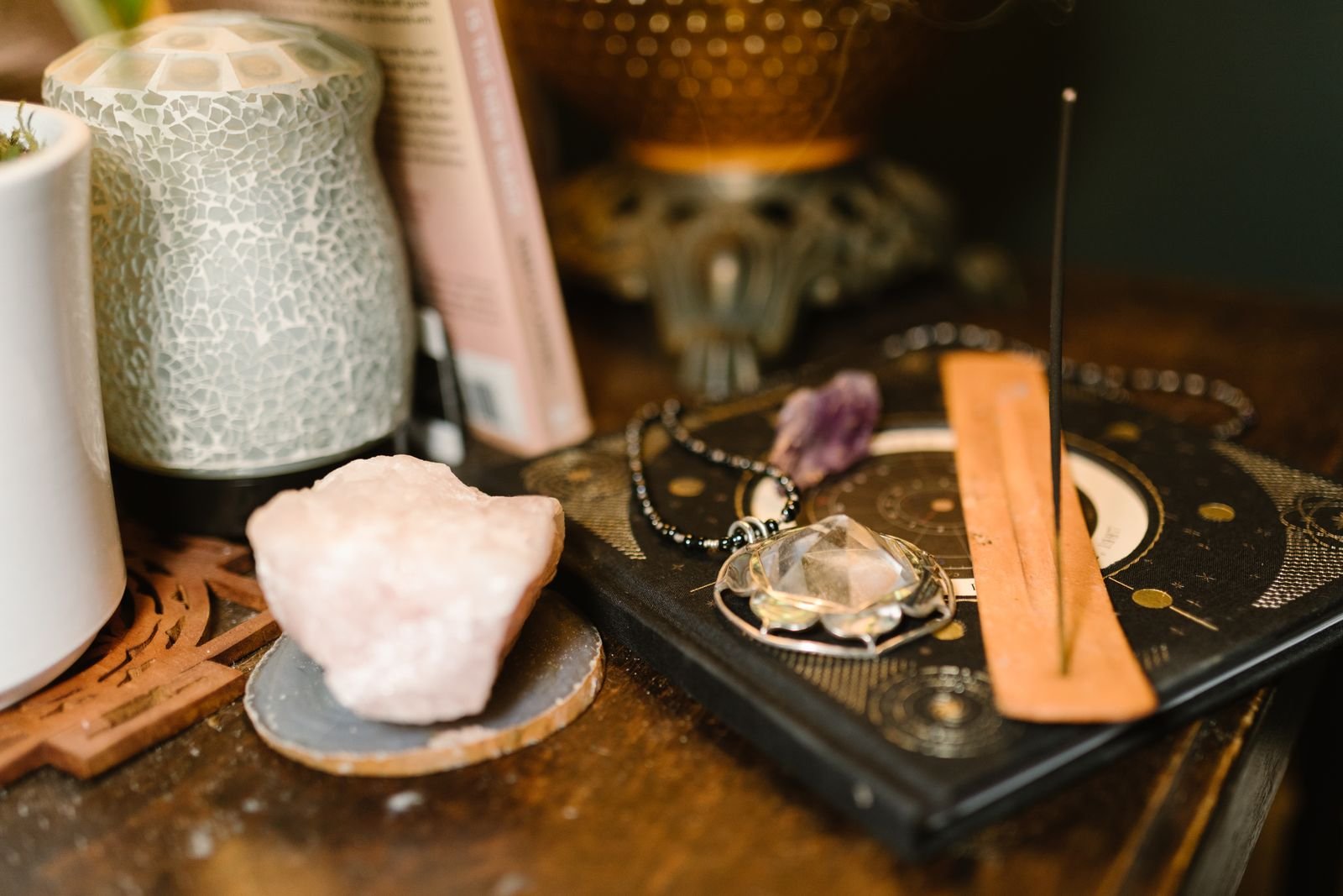 Feng Shui na Decoração: 7 Formas de Usar Cristais Para Atrair Energia Positiva