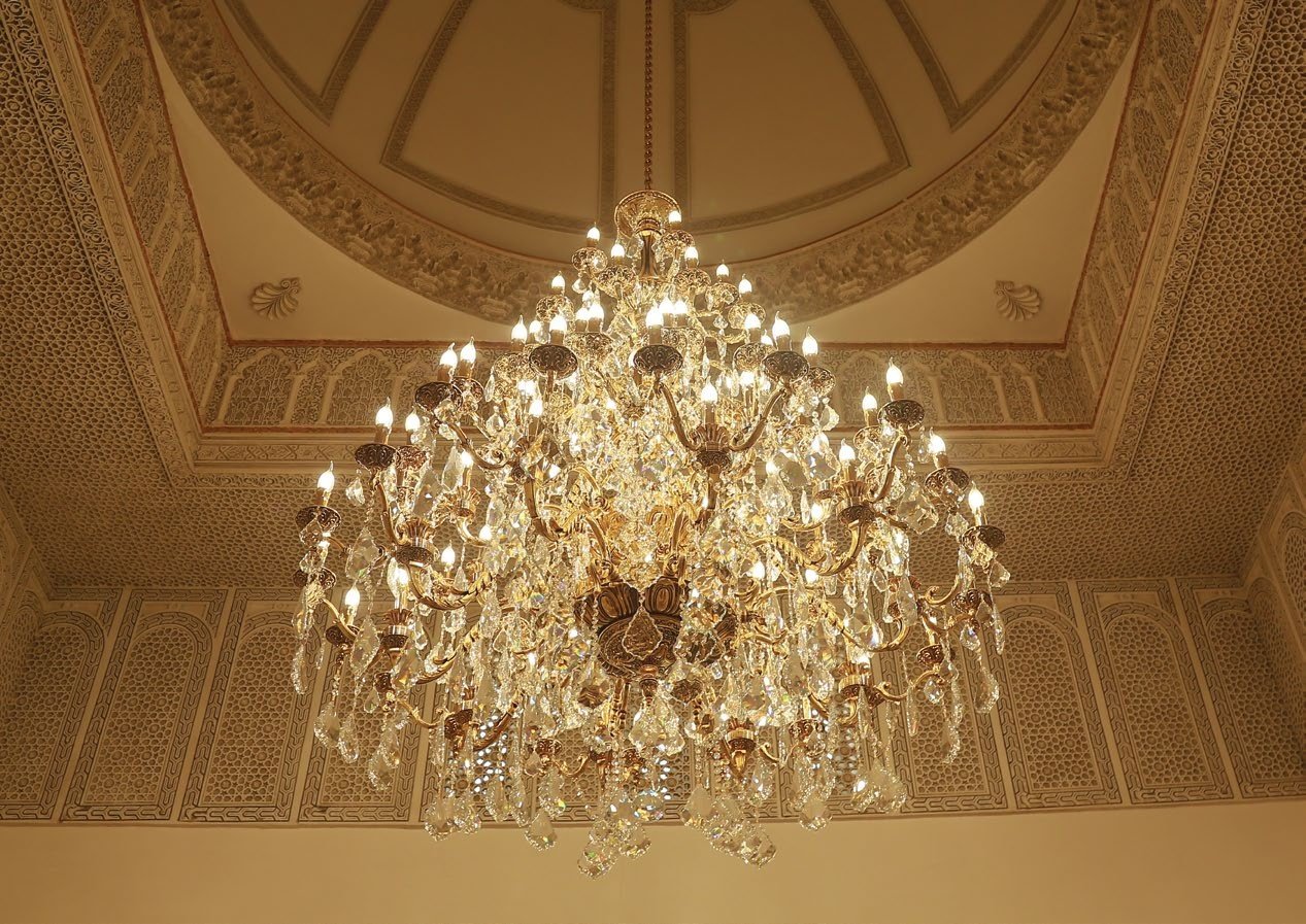 Lustre Asfour em palácio em Dubai